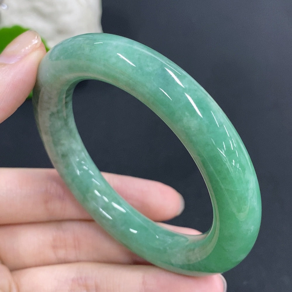 Huiliu certified jadeite round bangle showcasing smooth, polished green jade with a glossy finish.