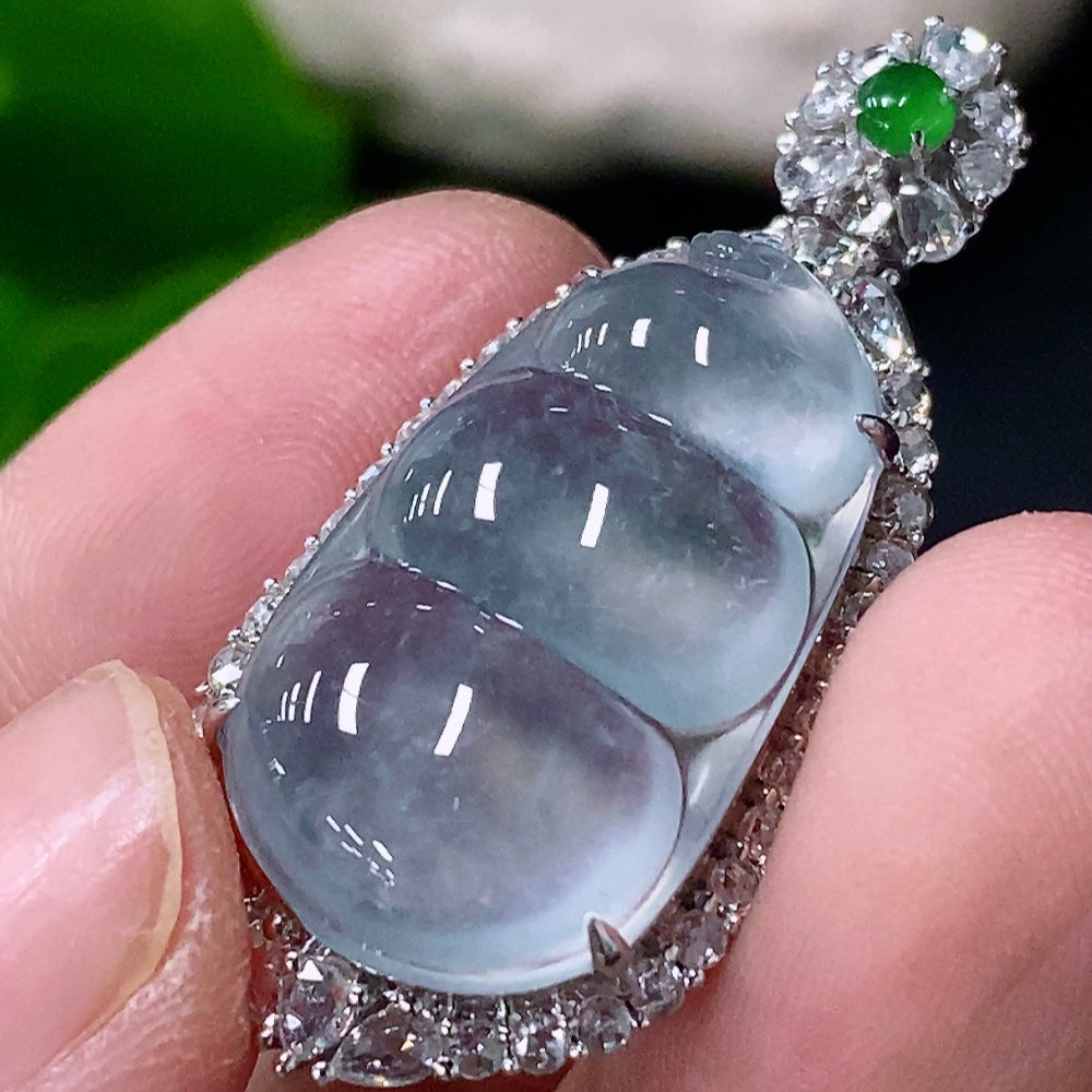 Jadeite Mosaic Lucky Bean Pendant 18k with Diamond Accent, Total Weight Approximately 7.13g