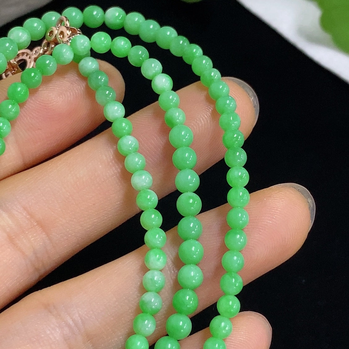Jadeite Bead Necklace Non-Gold