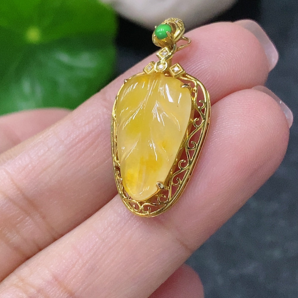 Jadeite inlaid leaf pendant with and diamond accents, total product weight approximately, color origin of yellow parts undetermined | Huiliu Certified