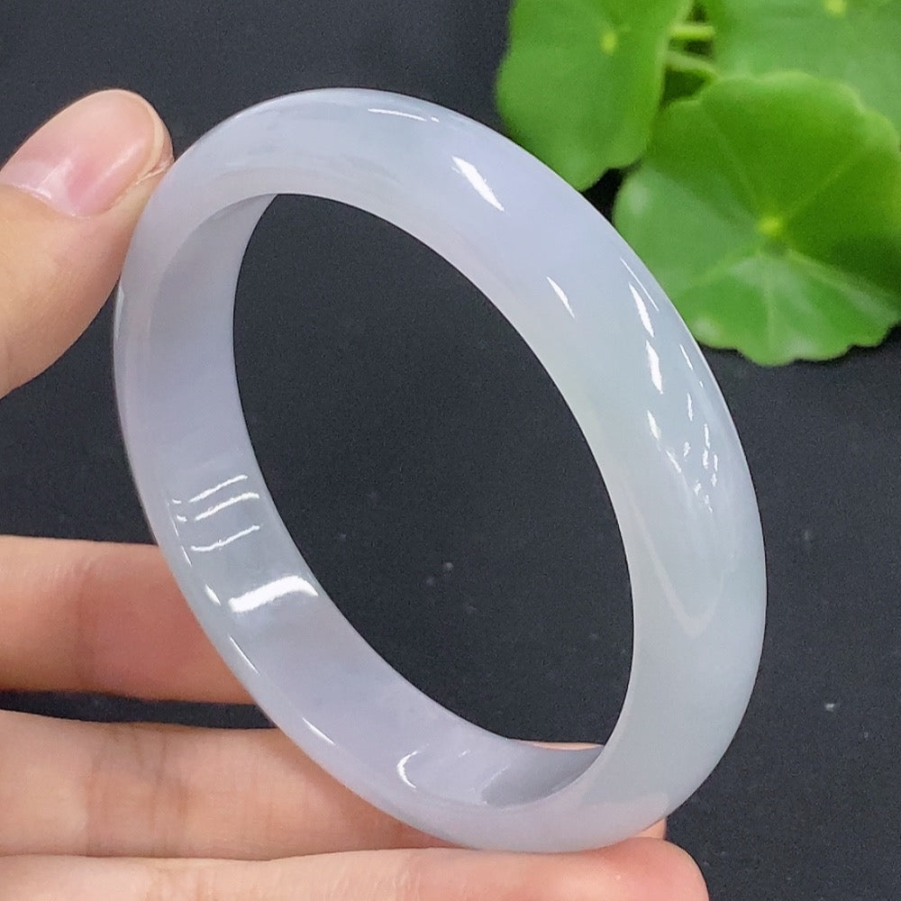 HKHQ jadeite round bangle, size 54.8, crafted from green jadeite, showing its smooth, polished surface and elegant circular shape.