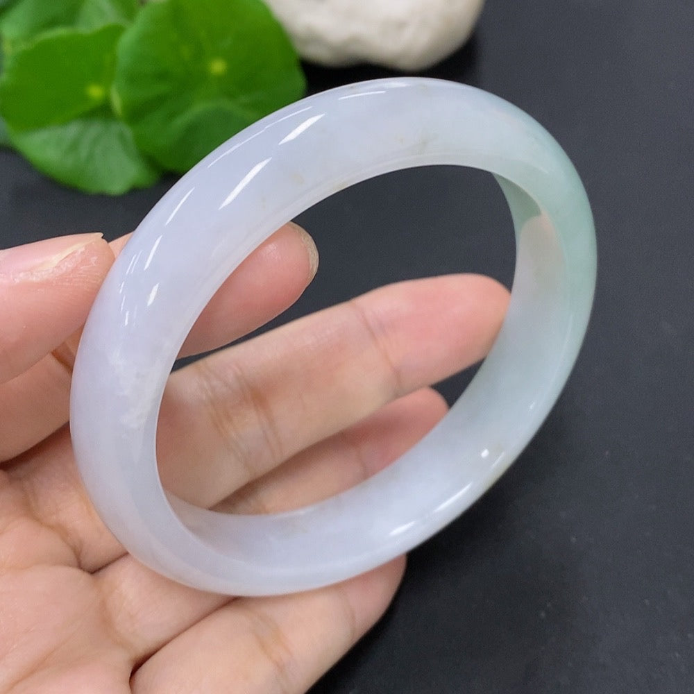Jadeite round bangle with a 53g weight and size 58.7mm, featuring smooth green jade surface from HKHQ.