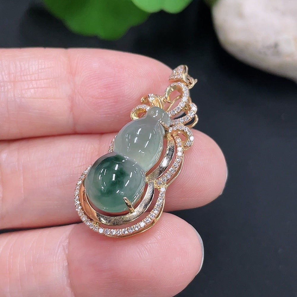 Jadeite Gourd Pendant 18K Gold Total Weight Approx. 4.7g (with Diamond Accents)