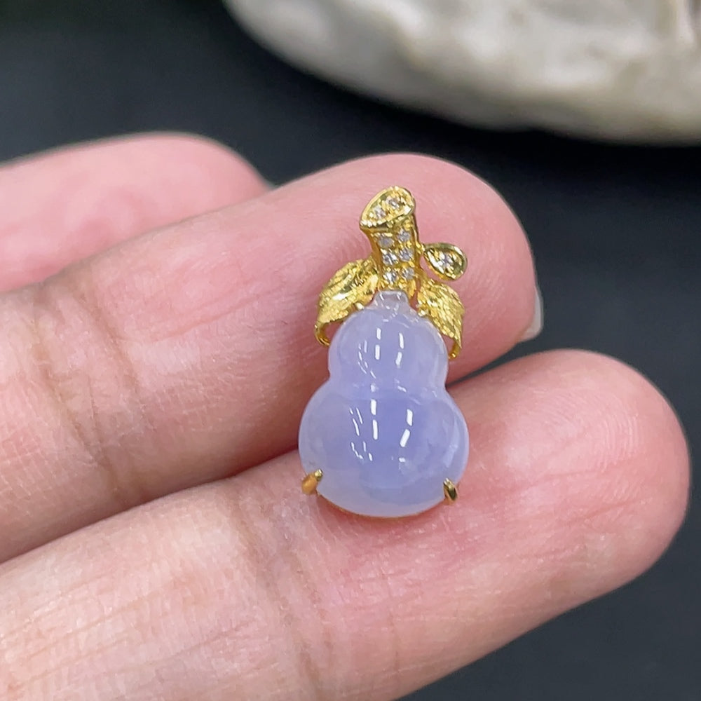 Jadeite Gourd Inlaid Pendant 18K Gold Inlaid with Diamonds