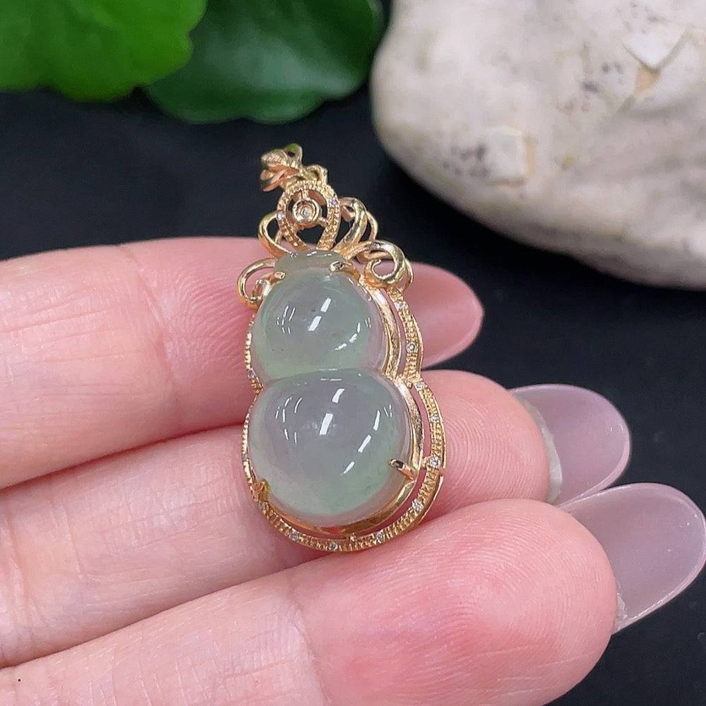 Jadeite gourd pendant with diamond accents, 18K gold setting, crafted by HUILIU HQ, weighing approximately 3.1 grams.