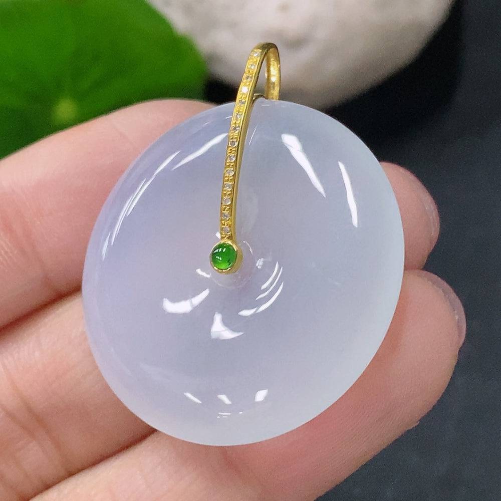 Jadeite pendant with peace knot design, 18k gold accents, diamond details, crafted by HUILIU HQ, weighing approximately 9.98g.