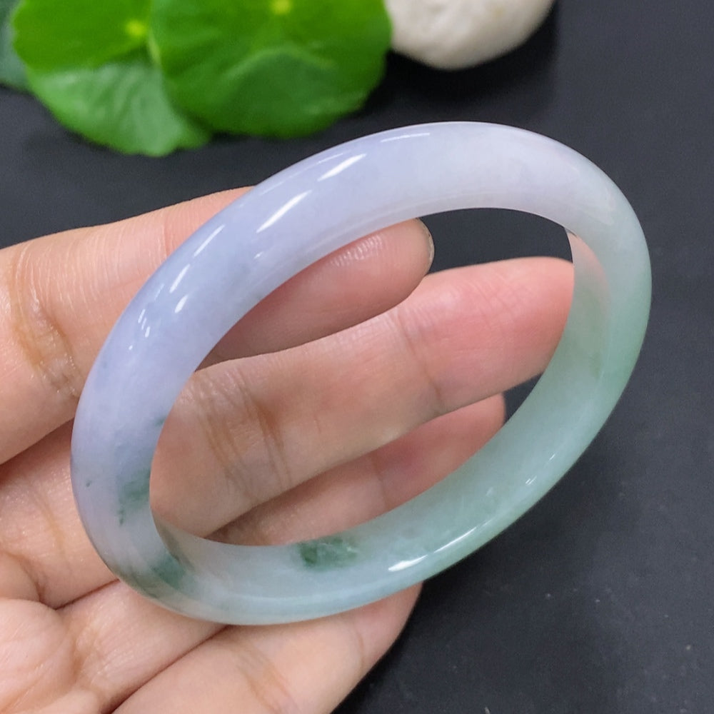 HKHQ jadeite round bangle, size 51.9 with a total weight of 28g, showcasing a smooth, polished jade jewelry piece.
