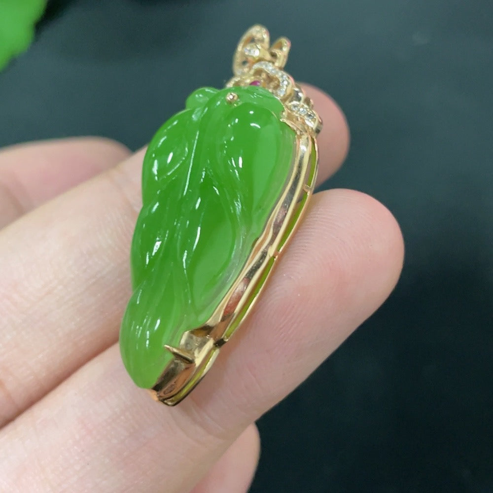 Hetian Jade Jasper Inlaid Pendant Leaf with Diamond (Colorless) 18K Gold Total Weight Approx. 4.5g
