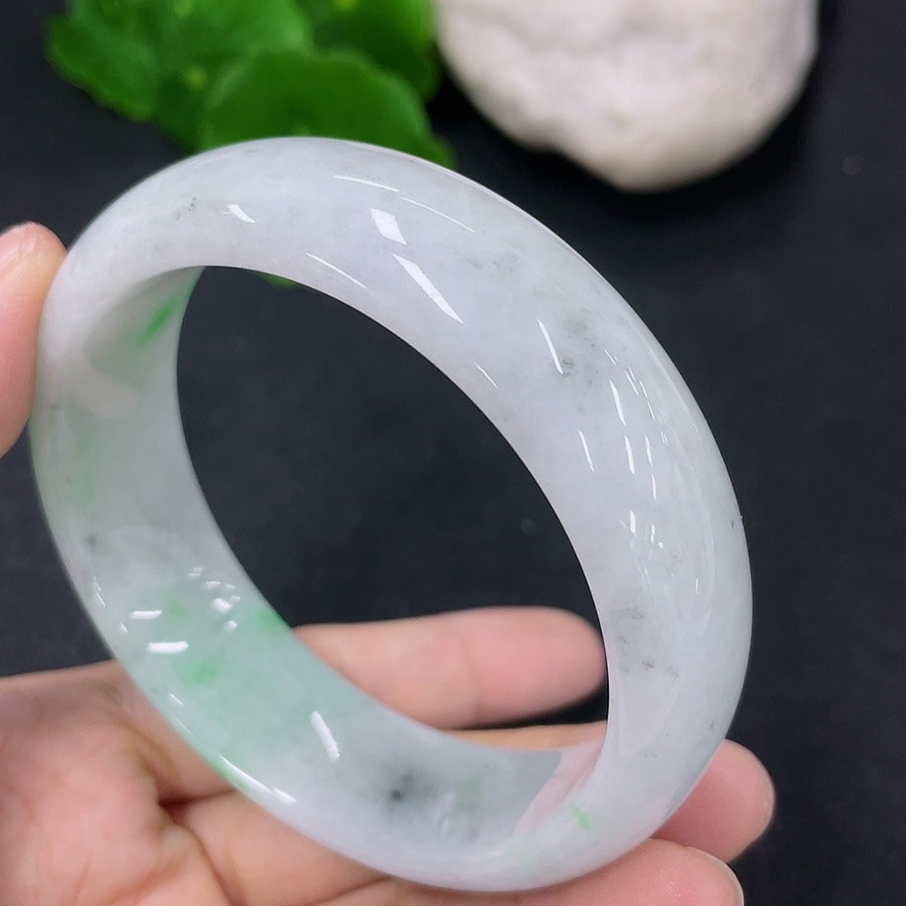 HKHQ jadeite round bangle in size 56, weighing 70.83g, showcasing smooth, polished jadeite with a glossy finish.