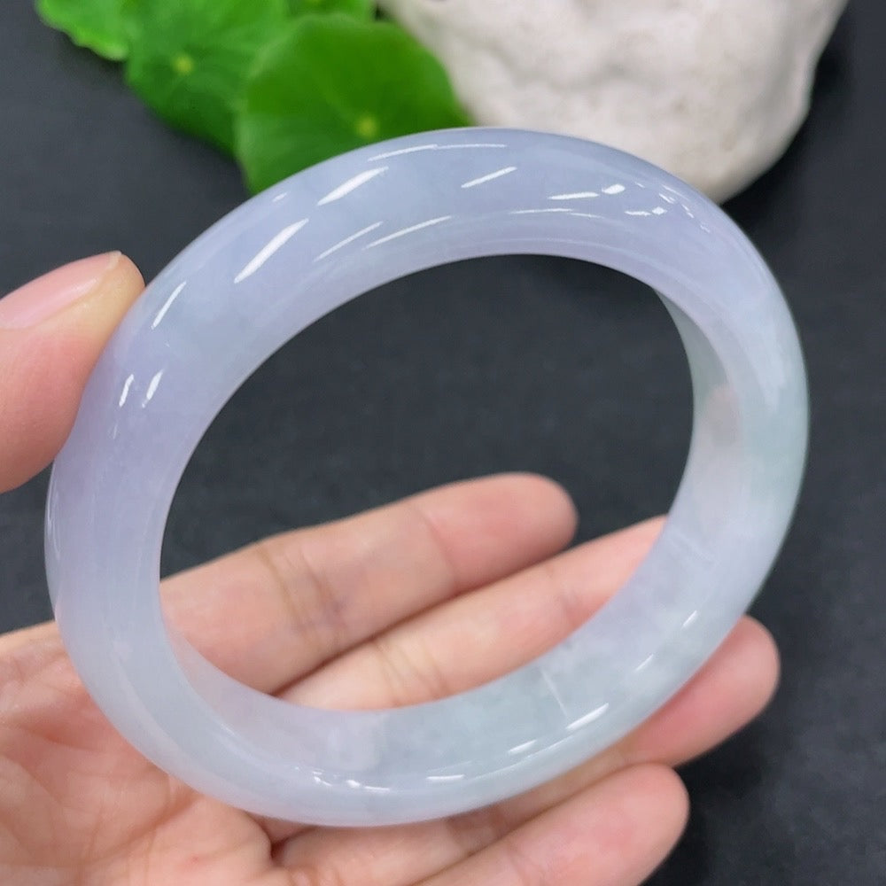HKHQ jadeite round bangle, size 56.5, crafted from smooth green jadeite, weighing 63.79g, showcasing elegant jewelry craftsmanship.