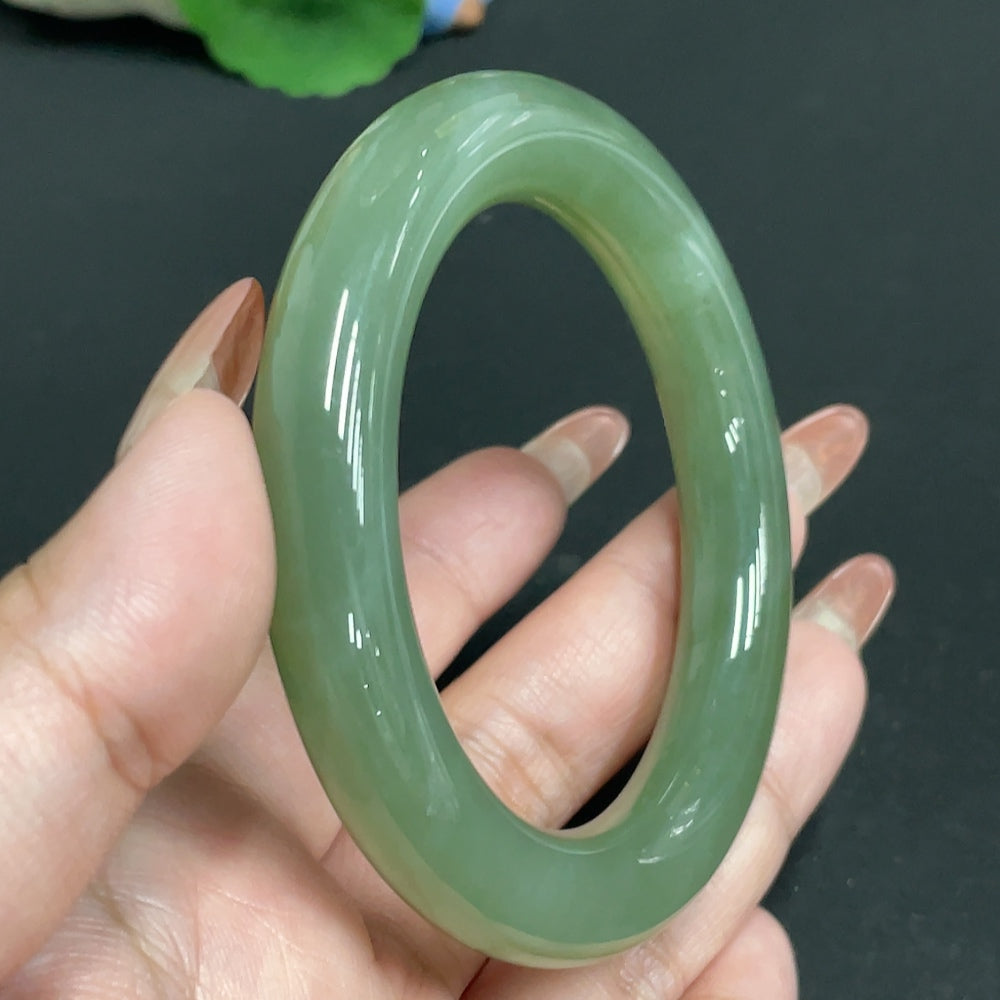 HUILIU HQ Hetian Jade round bangle, size 56.7, weighing approx. 63.7g, showcasing smooth polished jade surface.