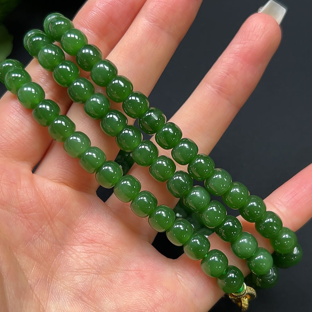 HKHQ Hetian Jade bead necklace with 7.2mm non-gold beads, showcasing smooth, polished jade stones on a stylish necklace.