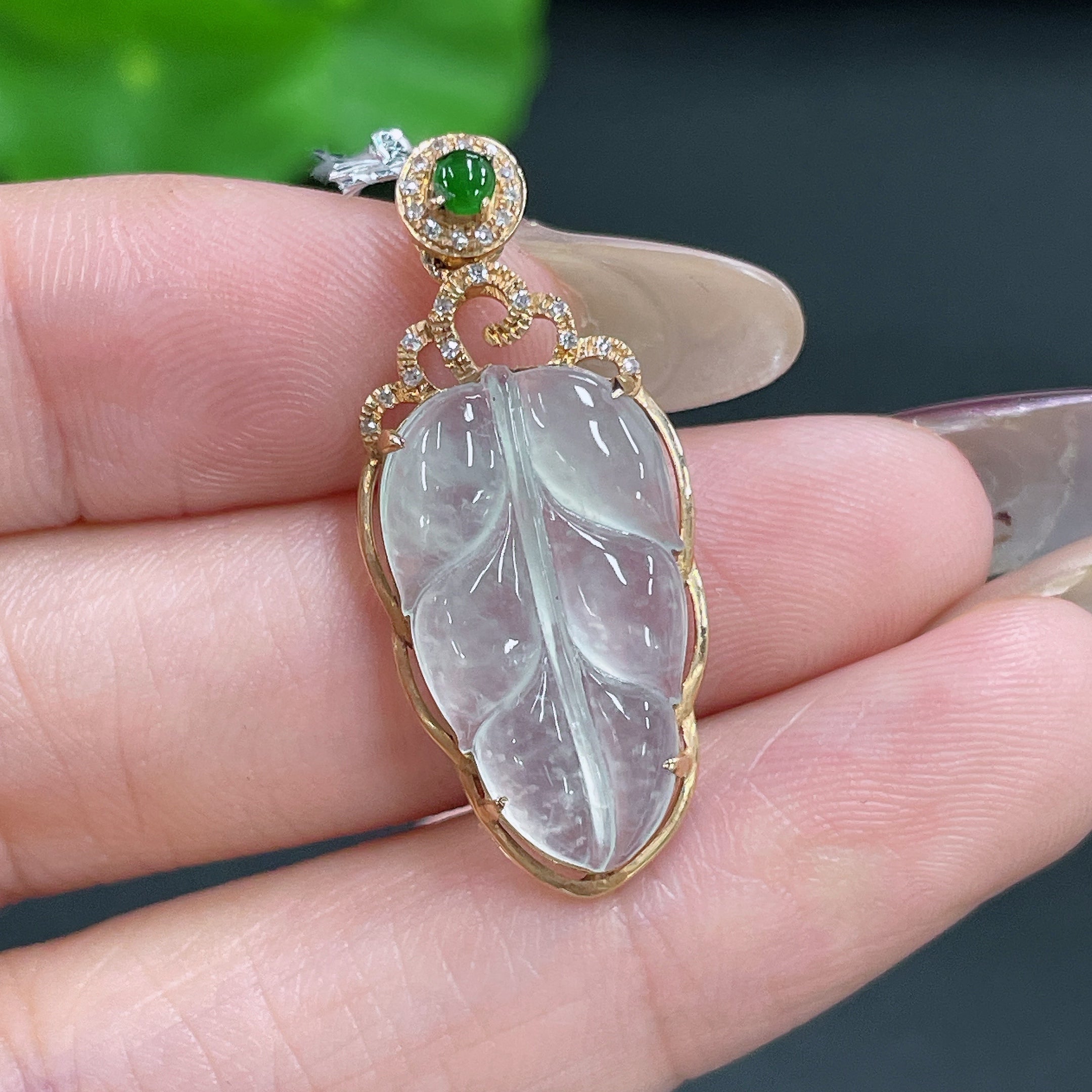 Jadeite Pendant Leaf 18k Gold Inlaid with Diamonds Total Weight Approx. 2.58g