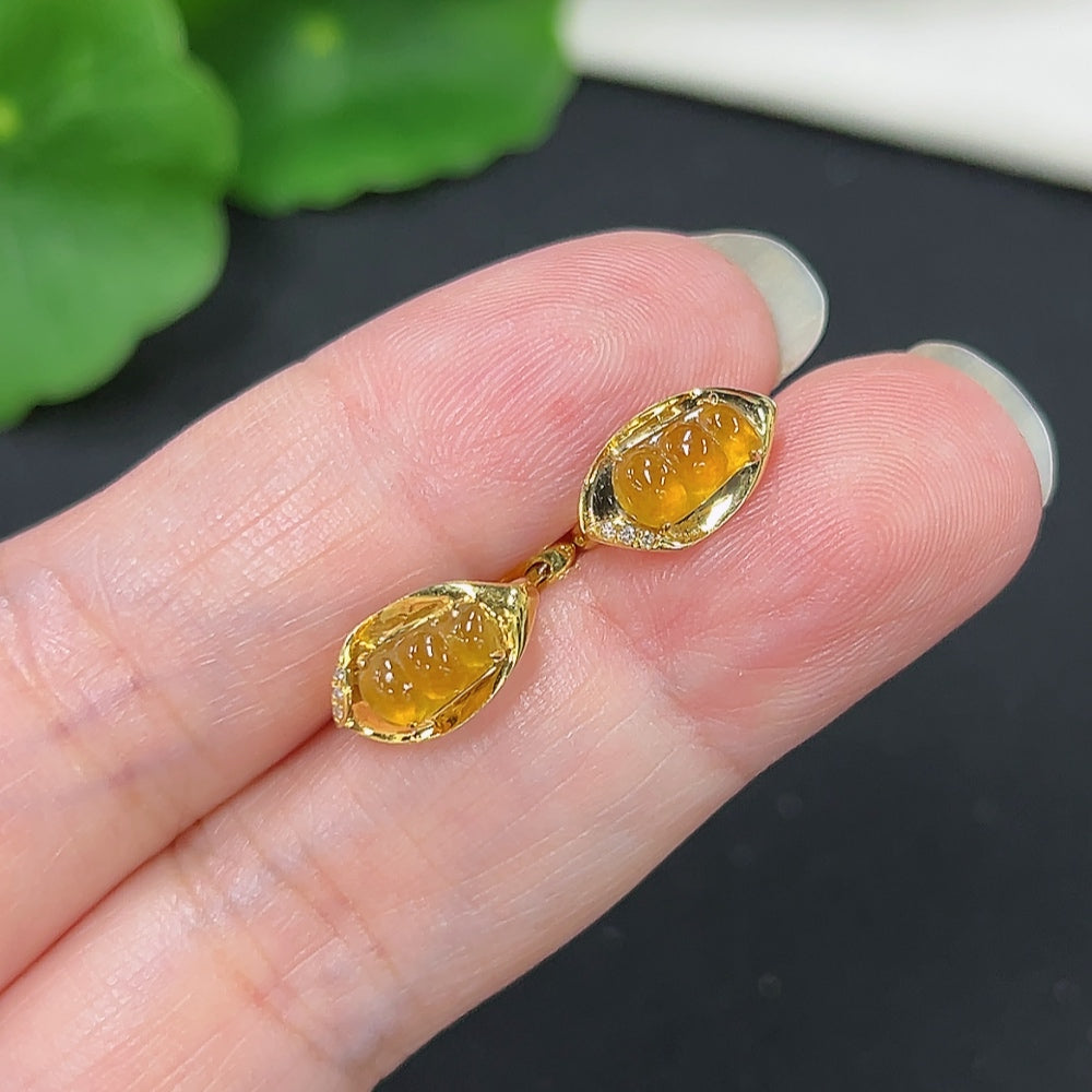 Jadeite earrings pair with 18K gold