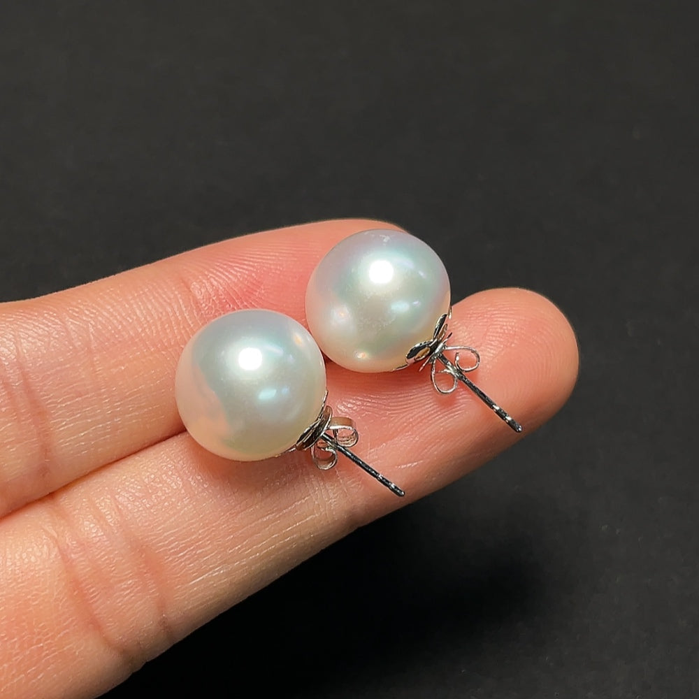 Saltwater pearl earrings with 18K gold hooks, featuring elegant white pearls and a sleek, classic design by HKHQ.
