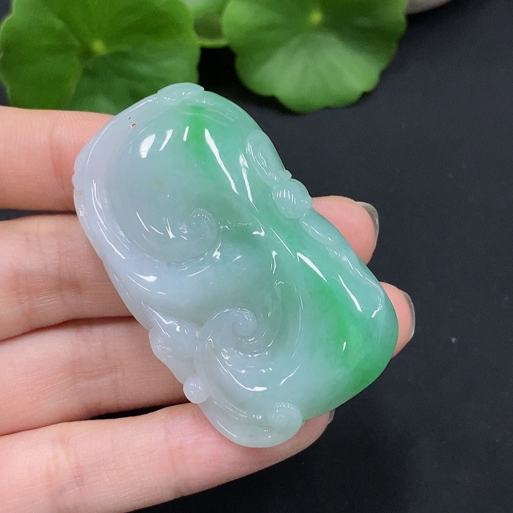 Colgante Ruyi de jadeíta Peso total aprox. 35.92 g