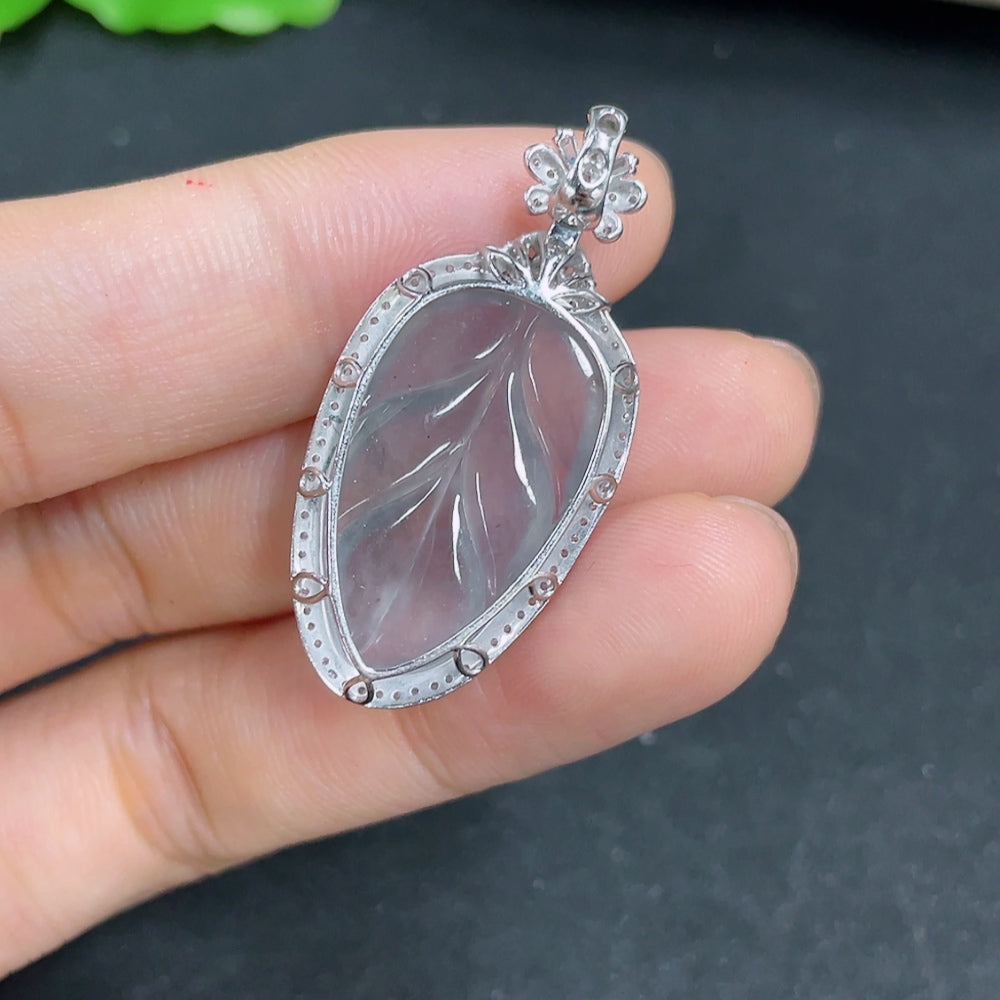Jadeite Pendant Leaf 18k with Diamond Accent Total Weight Approx.4.9g
