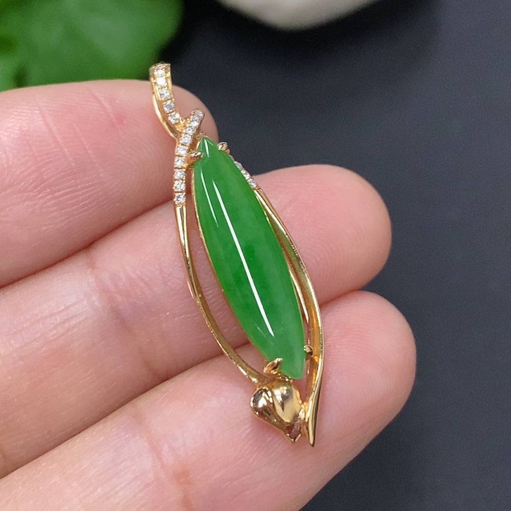 HUILIU HQ jadeite pendant with 18K gold mount and diamond accents, elegant jewelry piece with a smooth green jade stone.