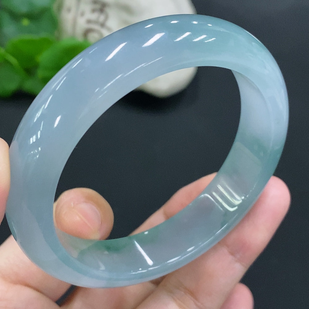翡翠ラウンドバングル サイズ56.7 総重量約63.5g【総額:23,759米ドル】
