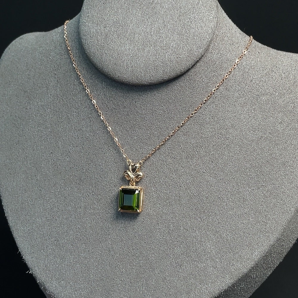 Tourmaline Inlaid Necklace (Suspected Gold-Plated in Marked Red Areas, 18k Gold for the Rest, Total Weight Including Chain Approximately 2.60g)