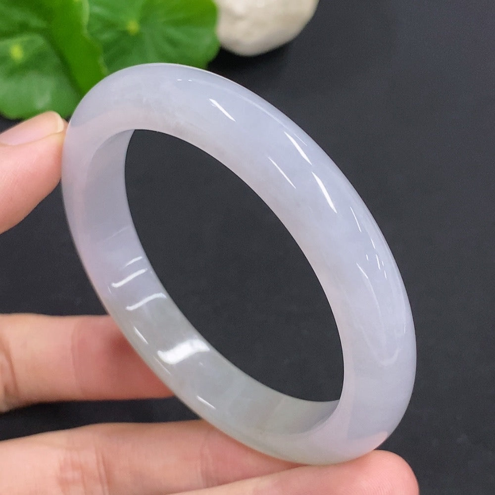 HKHQ jadeite round bangle, size 52.2, weighing 40.24g, showcasing smooth, polished jadeite bracelet with a rounded design.