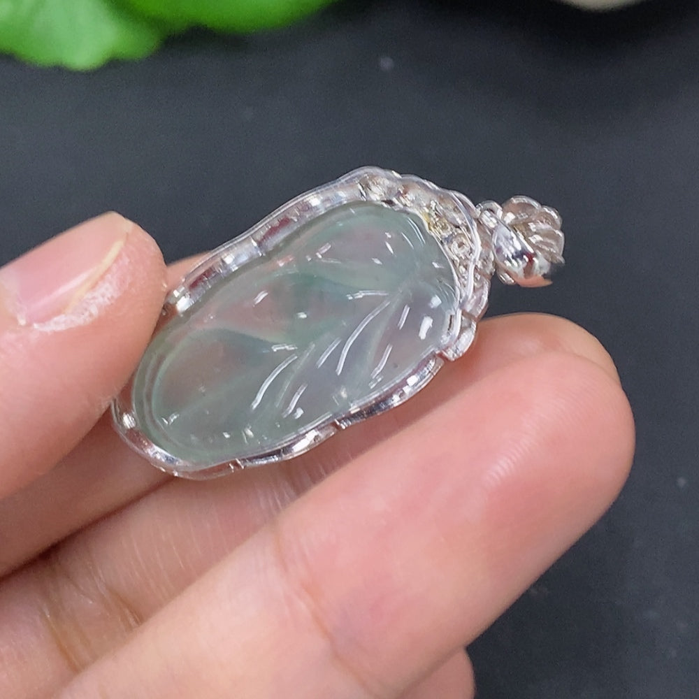Jadeite leaf inlay pendant with 18K gold setting, HKHQ necklace, featuring a detailed green jadeite leaf design on a gold chain.