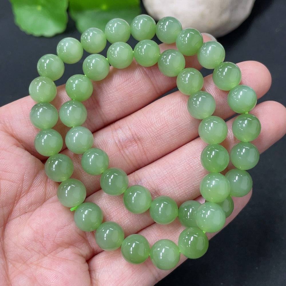 Hetian jade bead necklace with 7.6mm stones, featuring a natural jade color and polished surface, total weight 33.6g.
