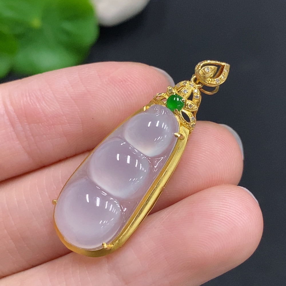 Jadeite Bean Inlay Pendant (18k) Total Weight Approx. 3.6g (With Diamond Accents)