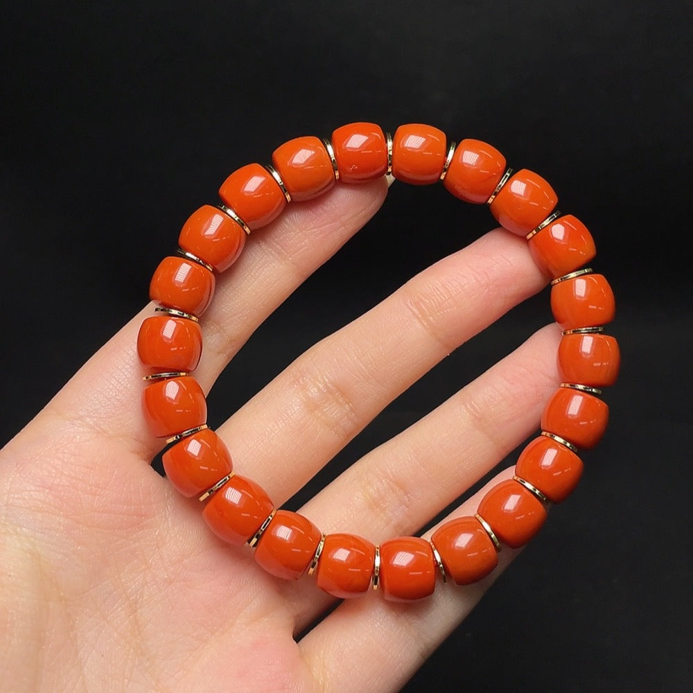 Red Agate gemstone bracelet with visible organic inclusions, 10mm beads, non-gold, weighing approx. 37.6g, by HUILIU HQ.