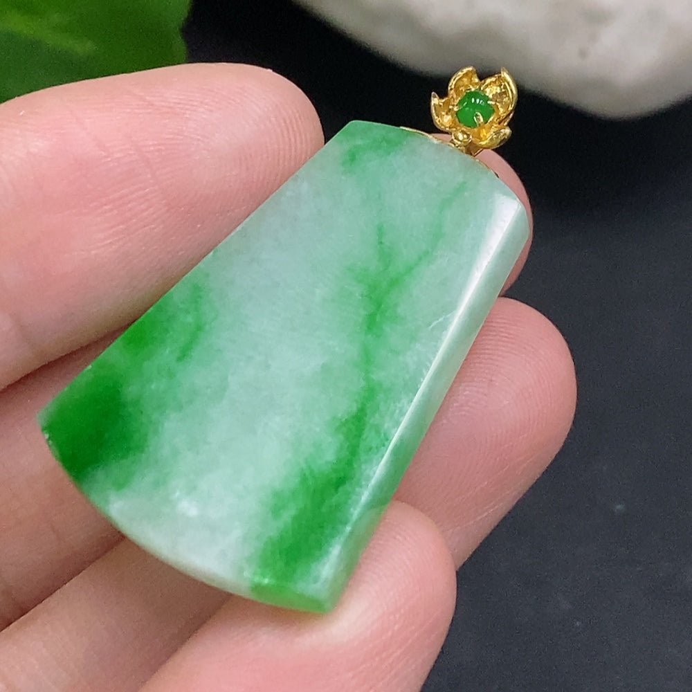 Jadeite Plain Pendant with 18K Gold Clasp, Total Weight Approx. 6.6g