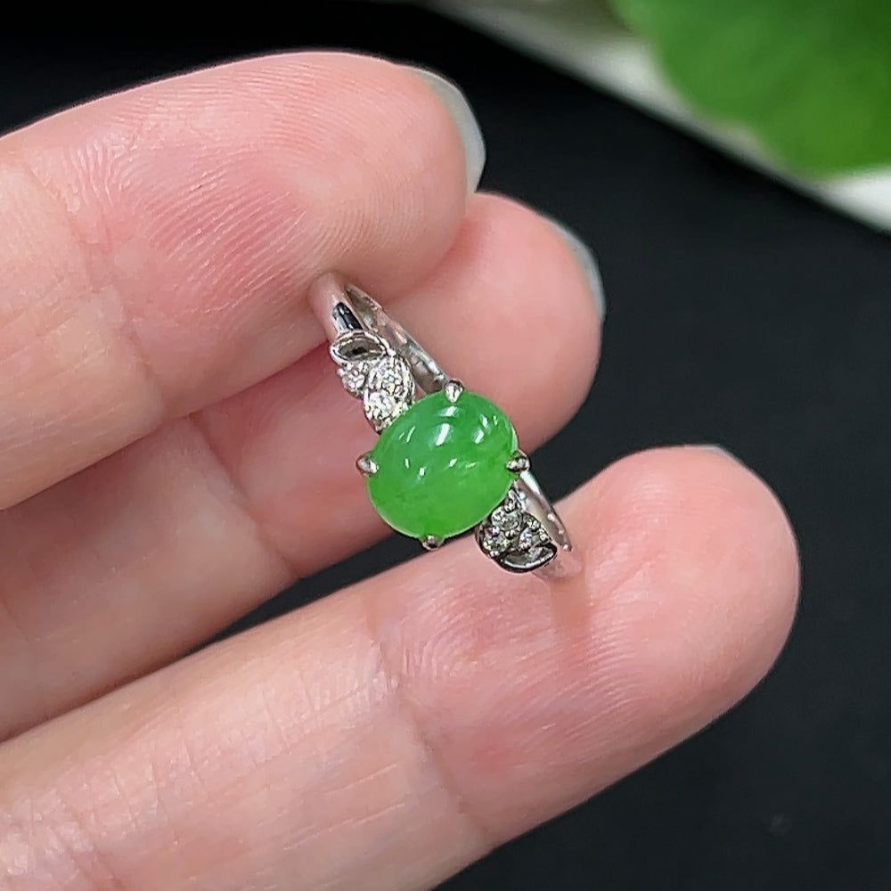 Jadeite inlaid ring in 18K gold with diamond accents