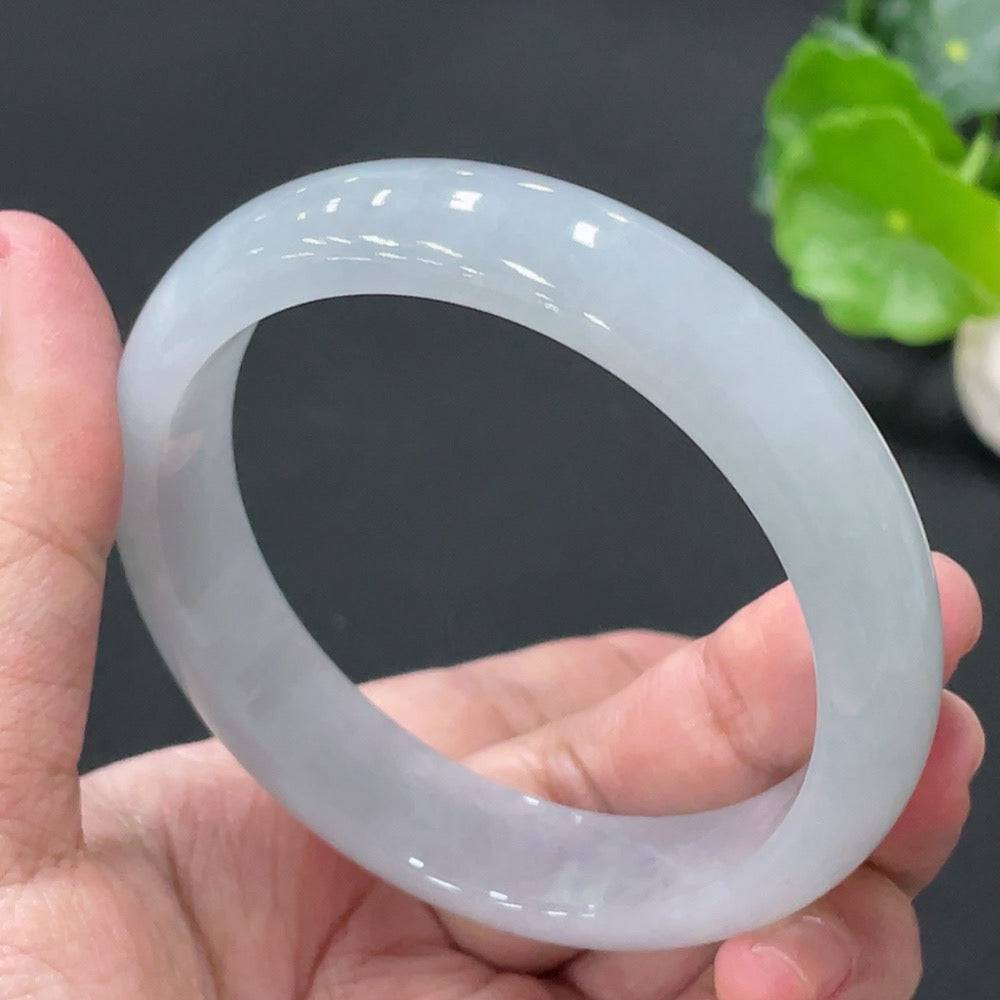 HUILIU HQ jadeite round bangle in natural jade green, weighs about 56g and measures 57.9mm diameter, smooth and polished surface.