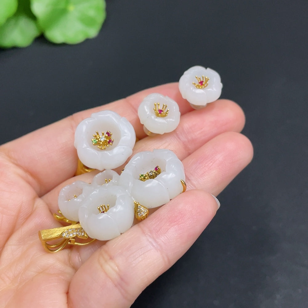 Hetian jade inlaid pendant earrings with diamond accents, 18k gold, and ring size 17, total weight 18.2g, by HUILIU HQ