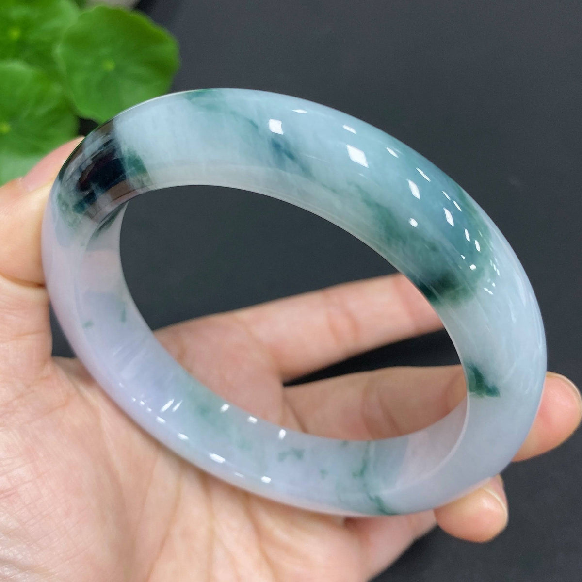HUILIU HQ jadeite round bangle with size 61.7 and weight 79.7g, showcasing smooth, polished green jade jewelry.