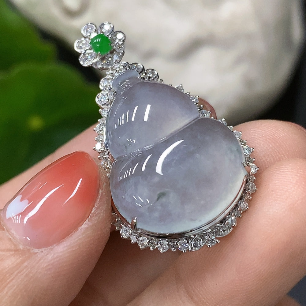 Jadeite Gourd Pendant with 18K Gold Inlay, Total Weight Approx. 4.9g