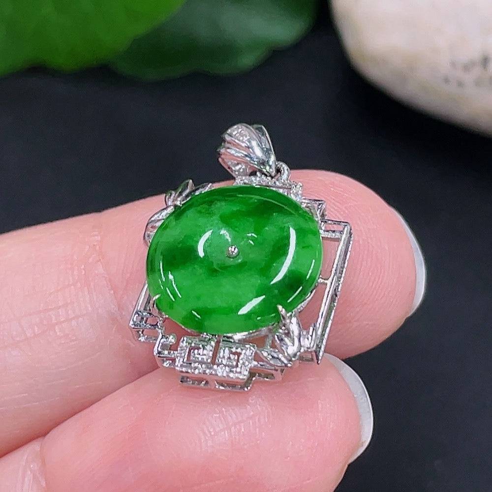 Jadeite inlaid pendant with 18K gold setting, featuring a smooth jade jade stone, weight approx. 1.6g, from HUILIU HQ.