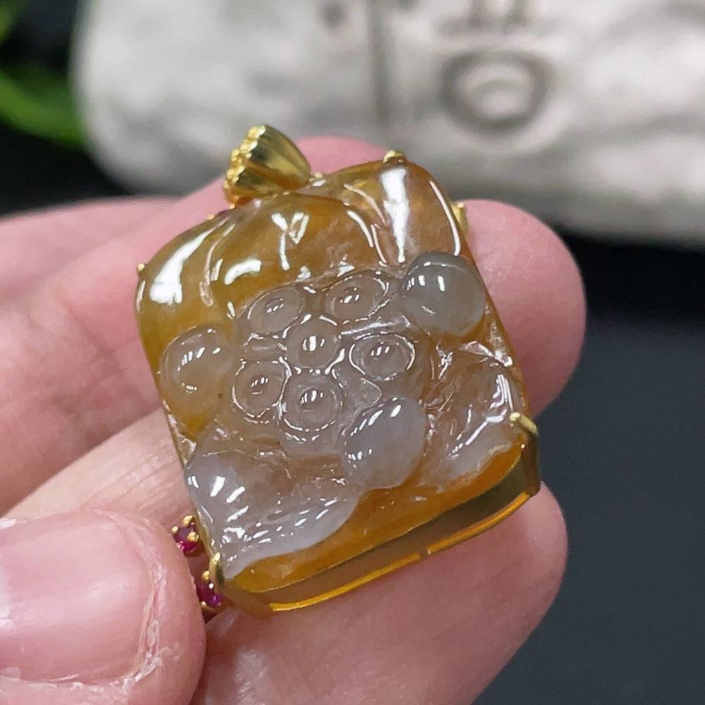 HUILIU HQ jadeite lotus inlaid pendant with intricate jade design and inlay craftsmanship, certified by Huiliu.