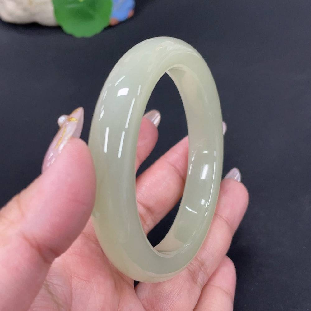 Hetian jade round bracelet by HUILIU HQ, size 58.6, weighing approximately 65.6g, featuring smooth, polished jade beads.