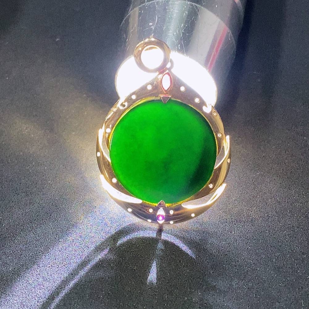 HUILIU HQ jadeite pendant with 18k diamond accents, plain design, colorless, weighing approximately 4.53g, showcasing fine craftsmanship.