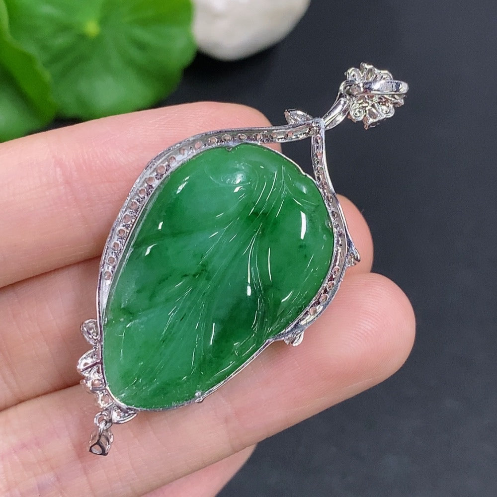 Jadeite Leaf Pendant 18k Gold Non-Diamond