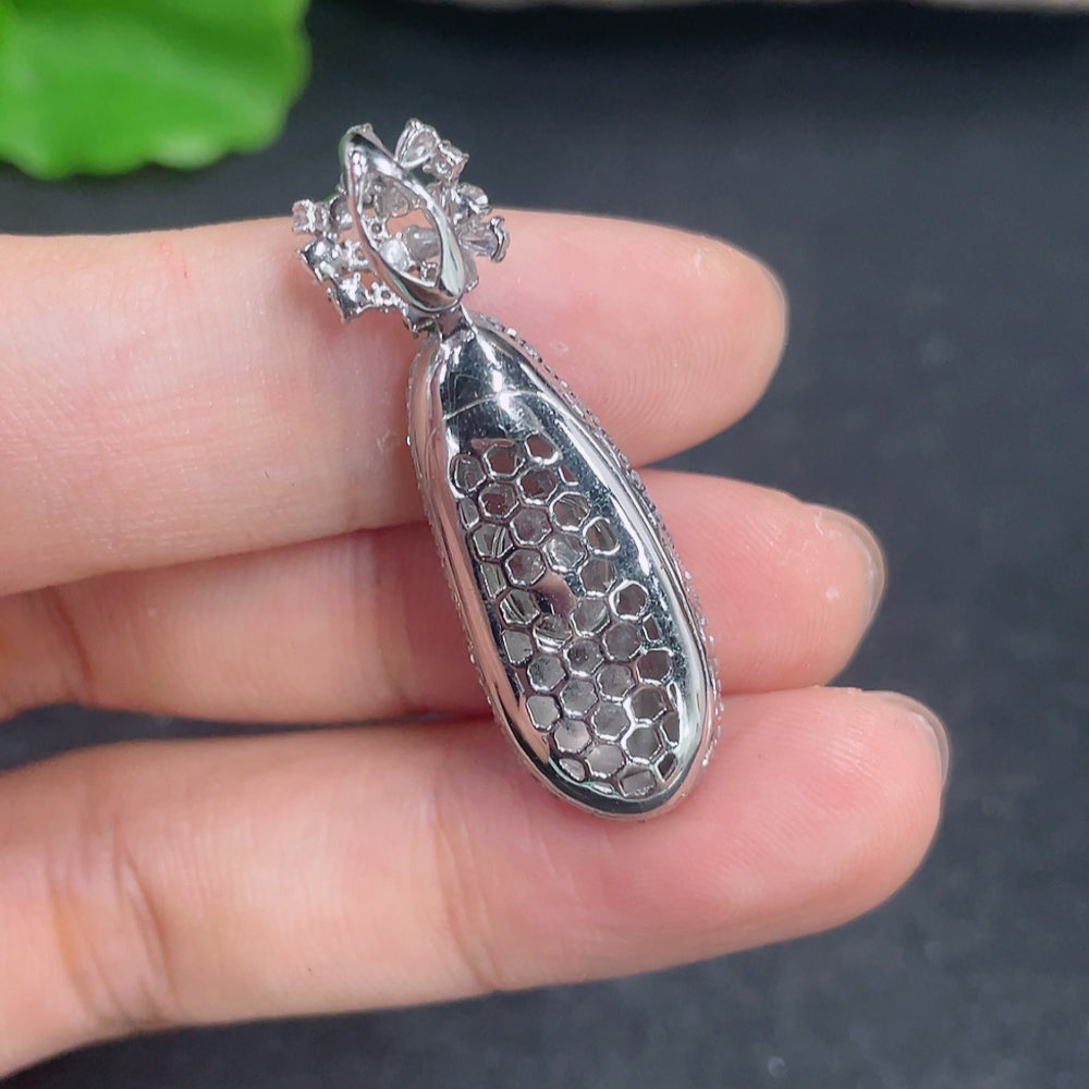 Jadeite pendant with 18k gold setting and diamond accents, weighing approximately 4.5g, featuring a polished jade stone.
