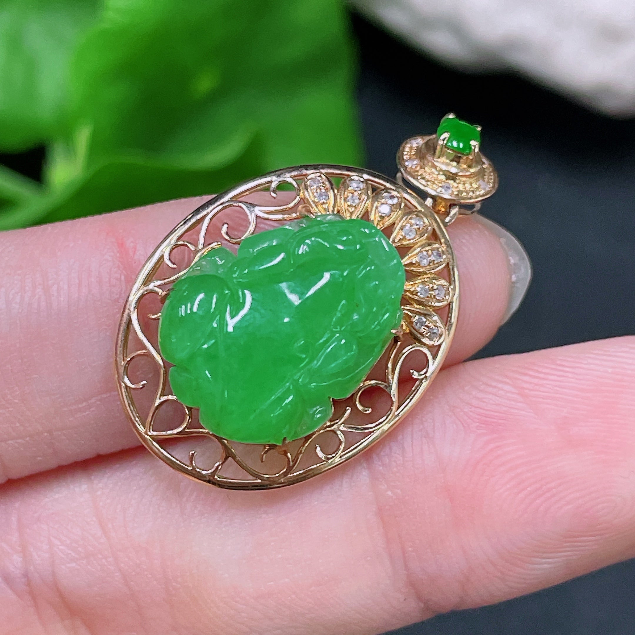 Jadeite Pi Xiu Inlay Pendant 18k Gold Inlay with Diamond Total Weight Approx.2.4g