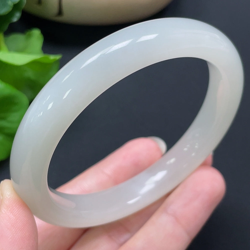 HKHQ Hetian Jade round bracelet, 59.2mm, weighs approx. 50.77g, featuring smooth, polished jade beads for elegant jewelry.