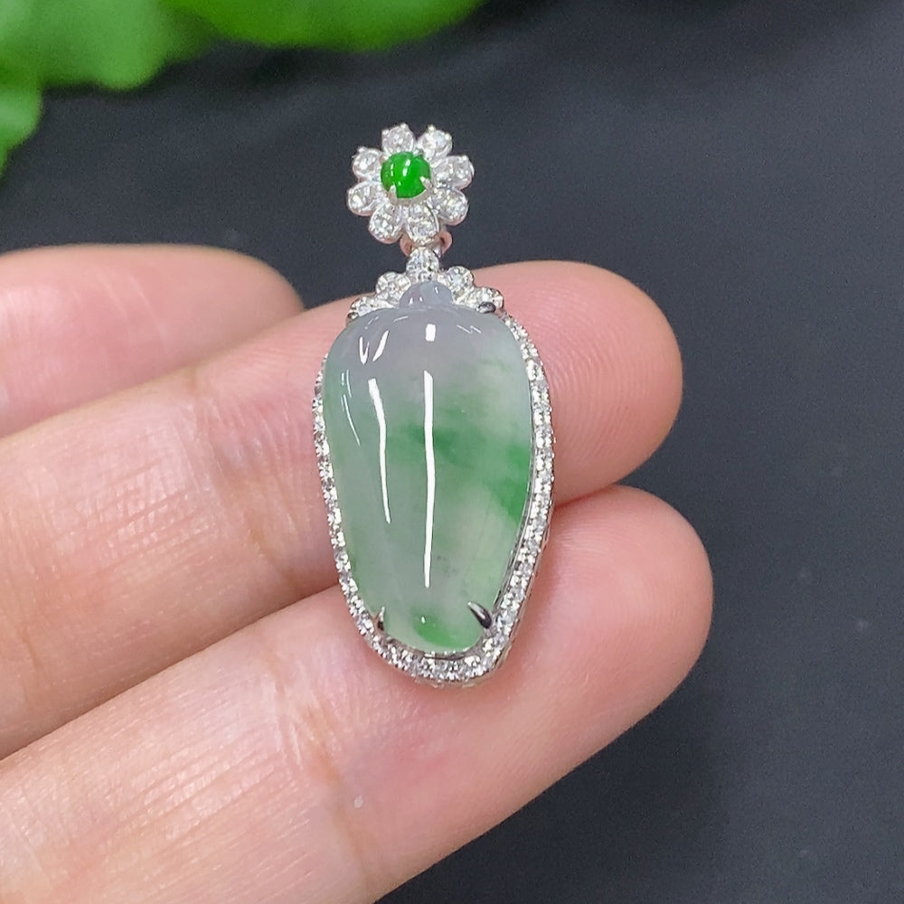 Jadeite Pendant with 18K Gold Setting, Total Weight Approx. 3g (Accented with Diamonds)
