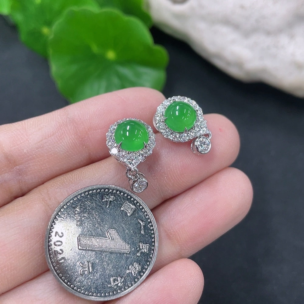 HKHQ jadeite earrings set in 18k gold with diamond accents, showcasing elegant jewelry design and shimmering details.