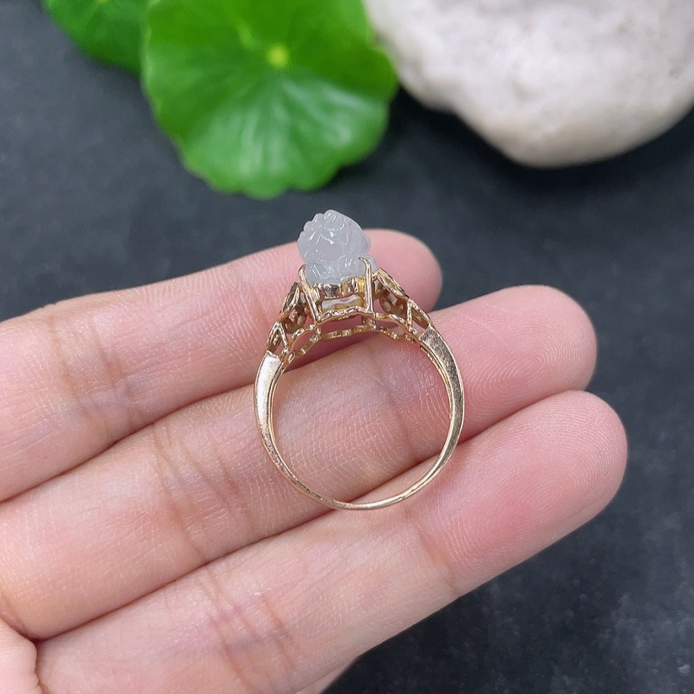 Elegant jadeite inlaid ring with 18K gold band, featuring intricate craftsmanship and a polished finish.
