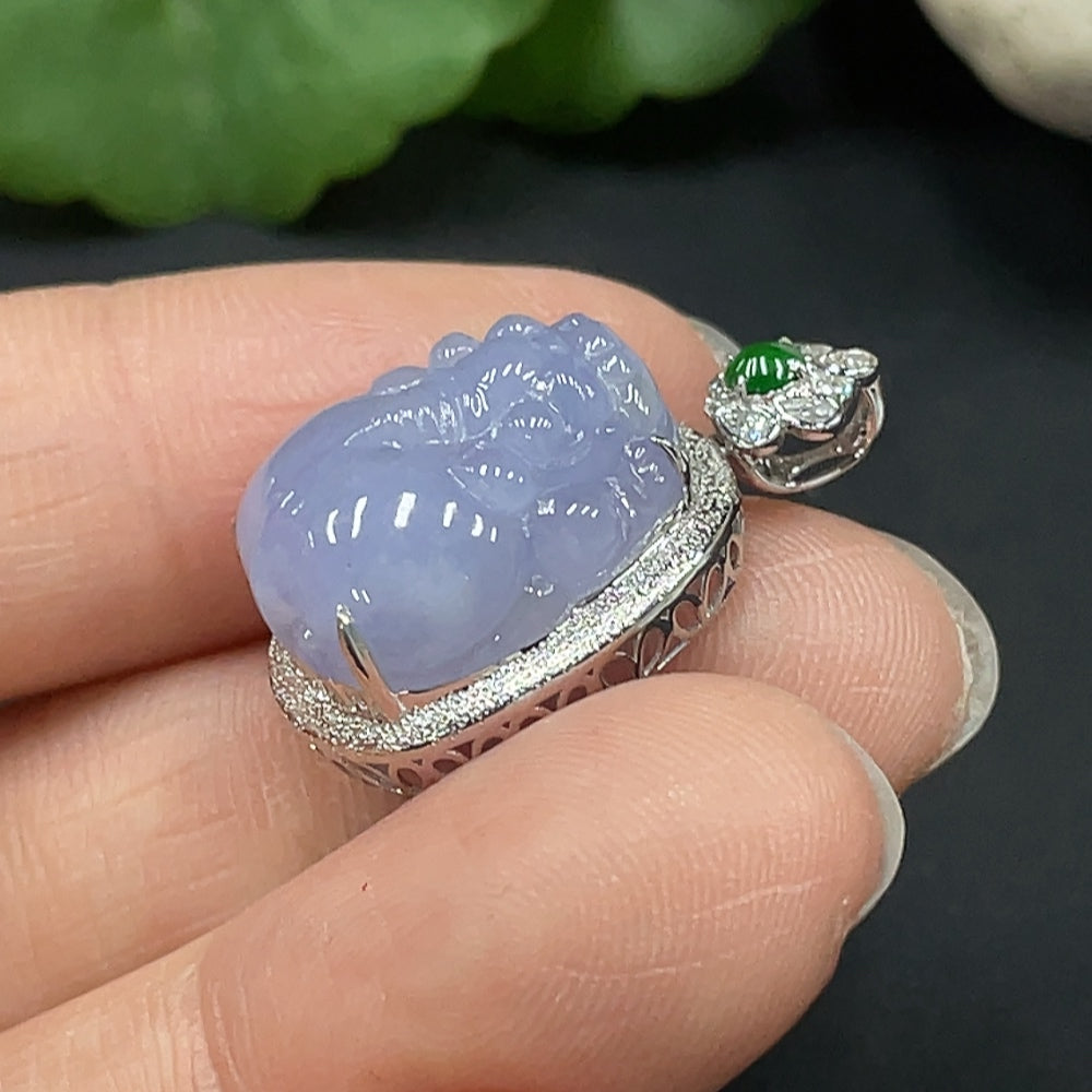 Jadeite Pixiu Pendant with 18K Gold Inlay, Total Weight Approx. 4.75g
