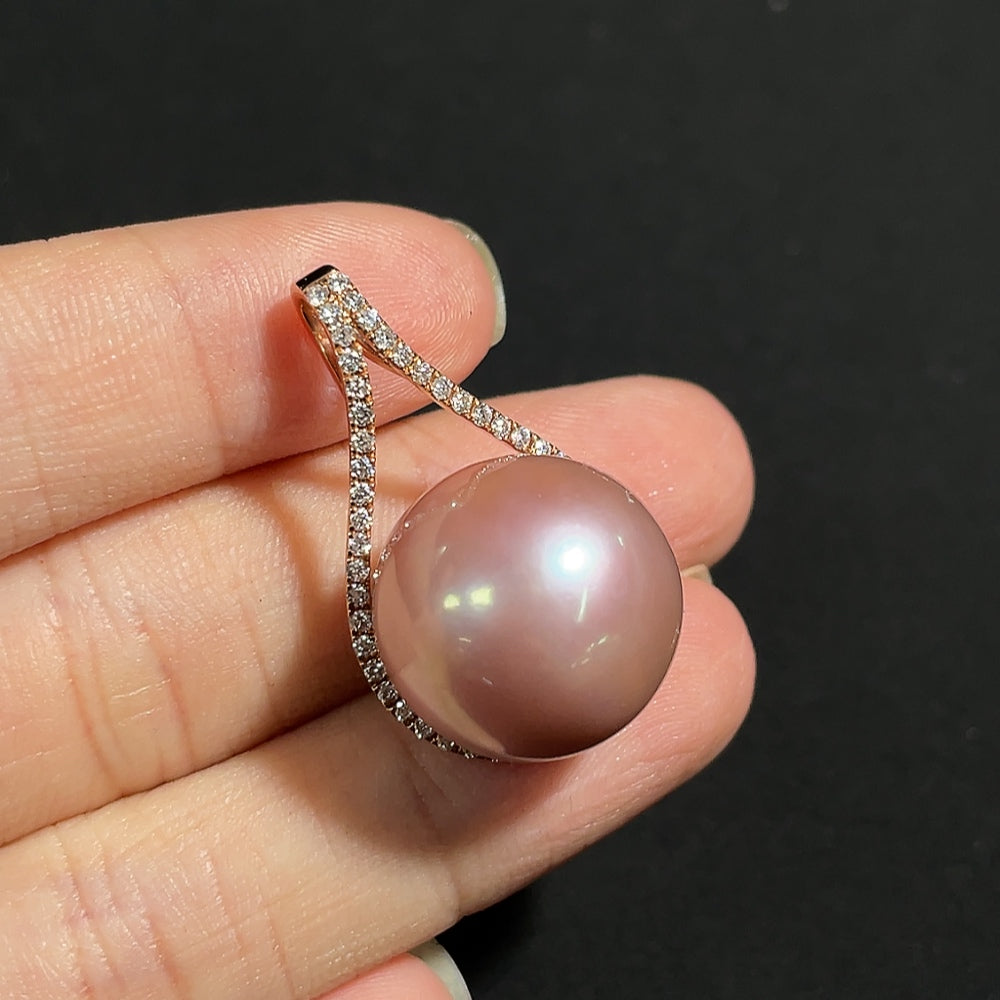 HKHQ pearl pendant necklace with diamond accents in 18k gold, featuring a 15.7mm pearl and intricate detailing