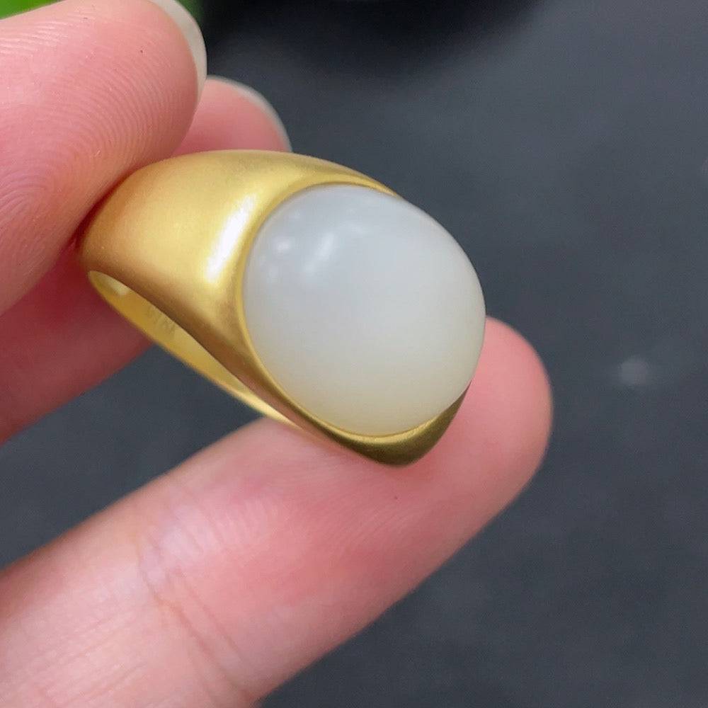 Huiliu HQ Hetian jade inlaid ring featuring intricate jade design and craftsmanship, certified by Huiliu for quality and authenticity.