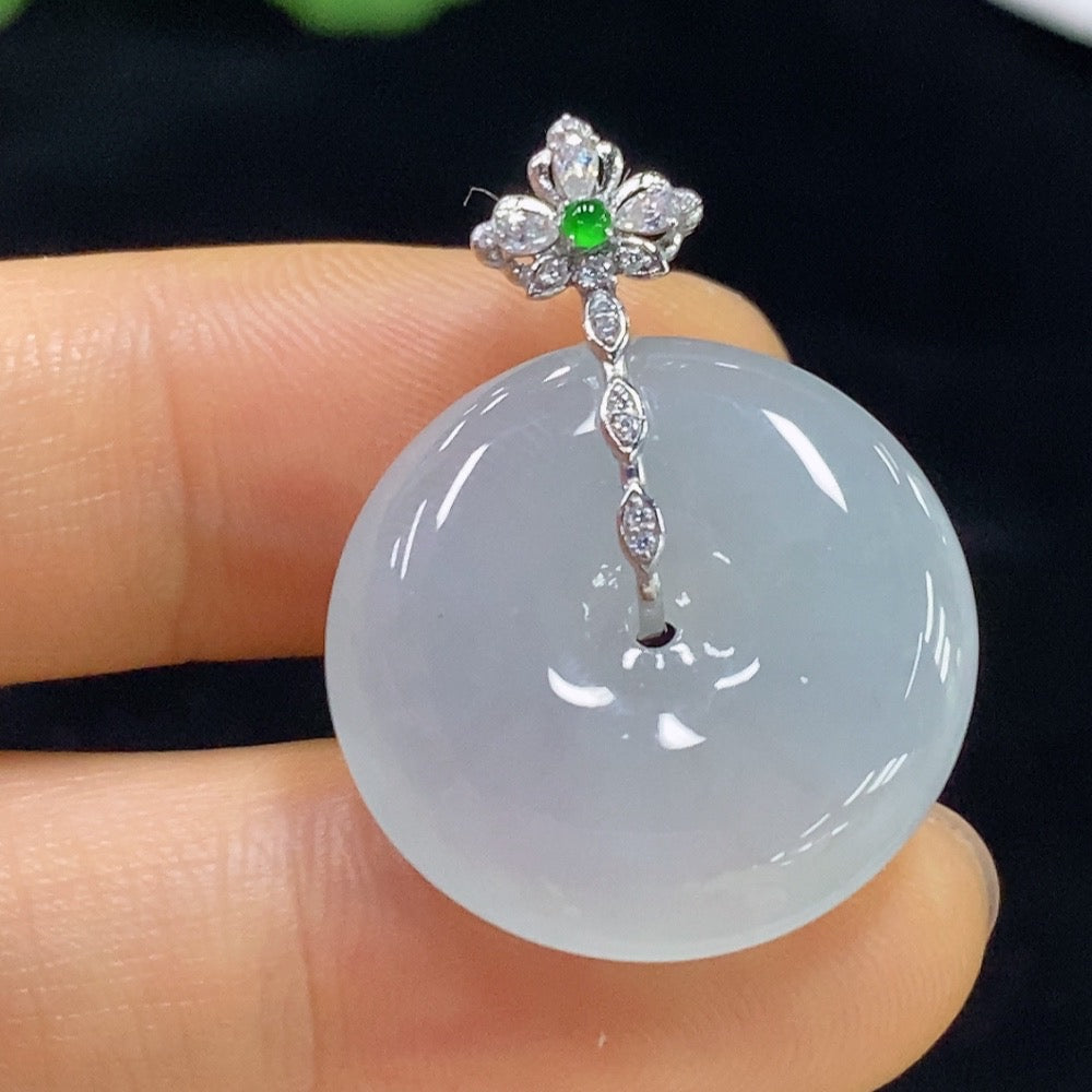 HUILIU HQ Jadeite safety buckle pendant in 18k gold, featuring a smooth jade jadeite design, weight approx. 5.82g